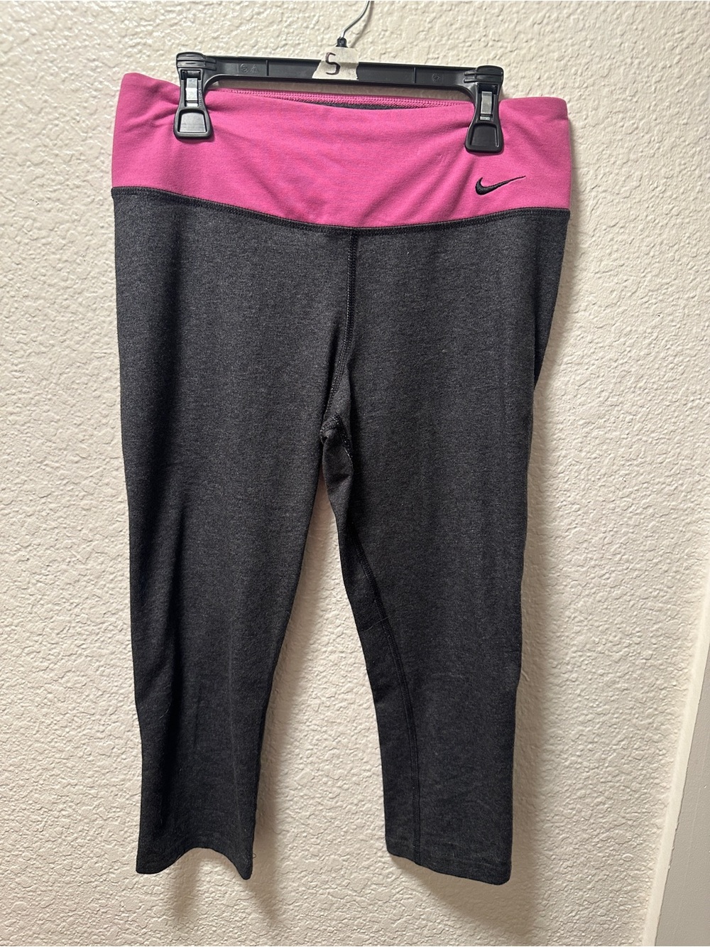 Nike Women's Gray Pink Athletic Capri Leggings